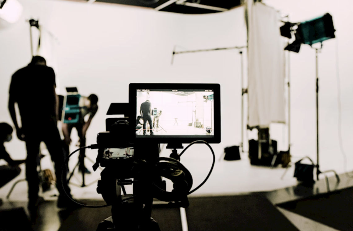 On-Location Set vs Studio Set: Weighing the Pros and Cons